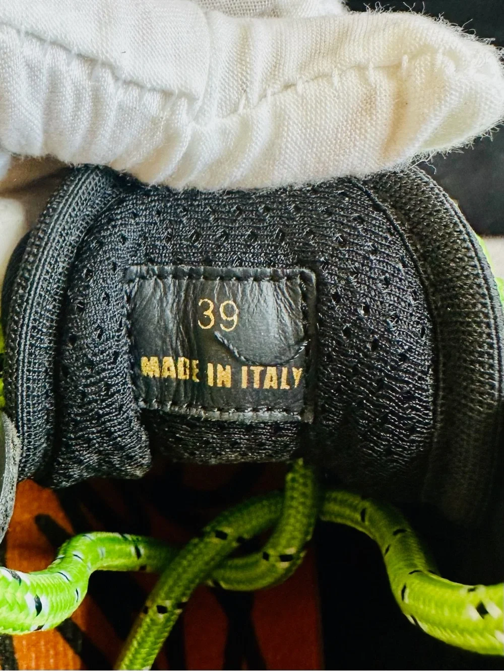 Versace chain reaction
